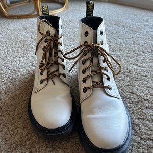 Women’s Size 9 Doc Martens White Leather